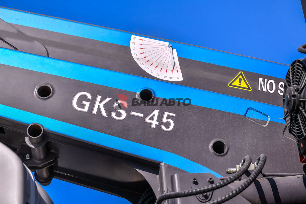 Как изменить язык на панели управления автовышек GKS 29, 38 и 45 метров: подробное руководство для операторов